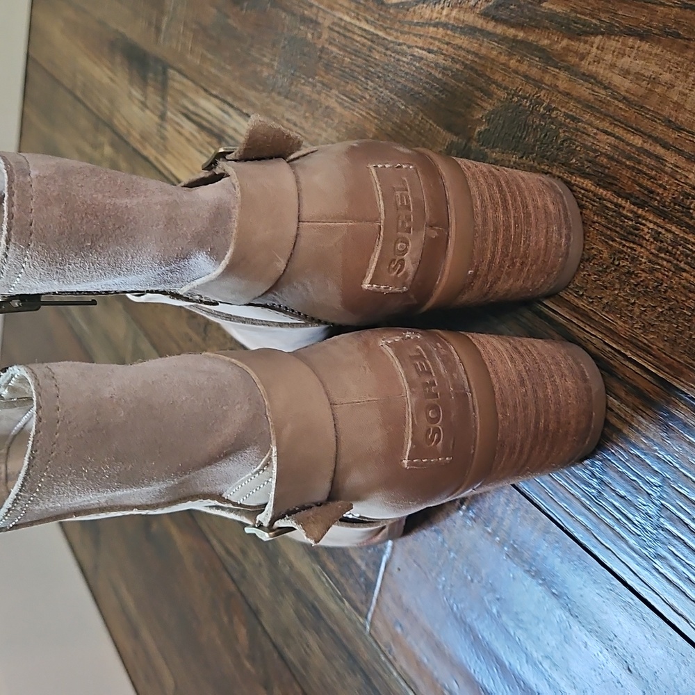 Sorel Womens Light Tan Ankle Booties with Buckle Detail. Size 8. - Picture 4 of 11